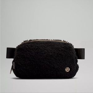 NWT Lululemon Everywhere Belt Bag
Fleece Sherpa - Black